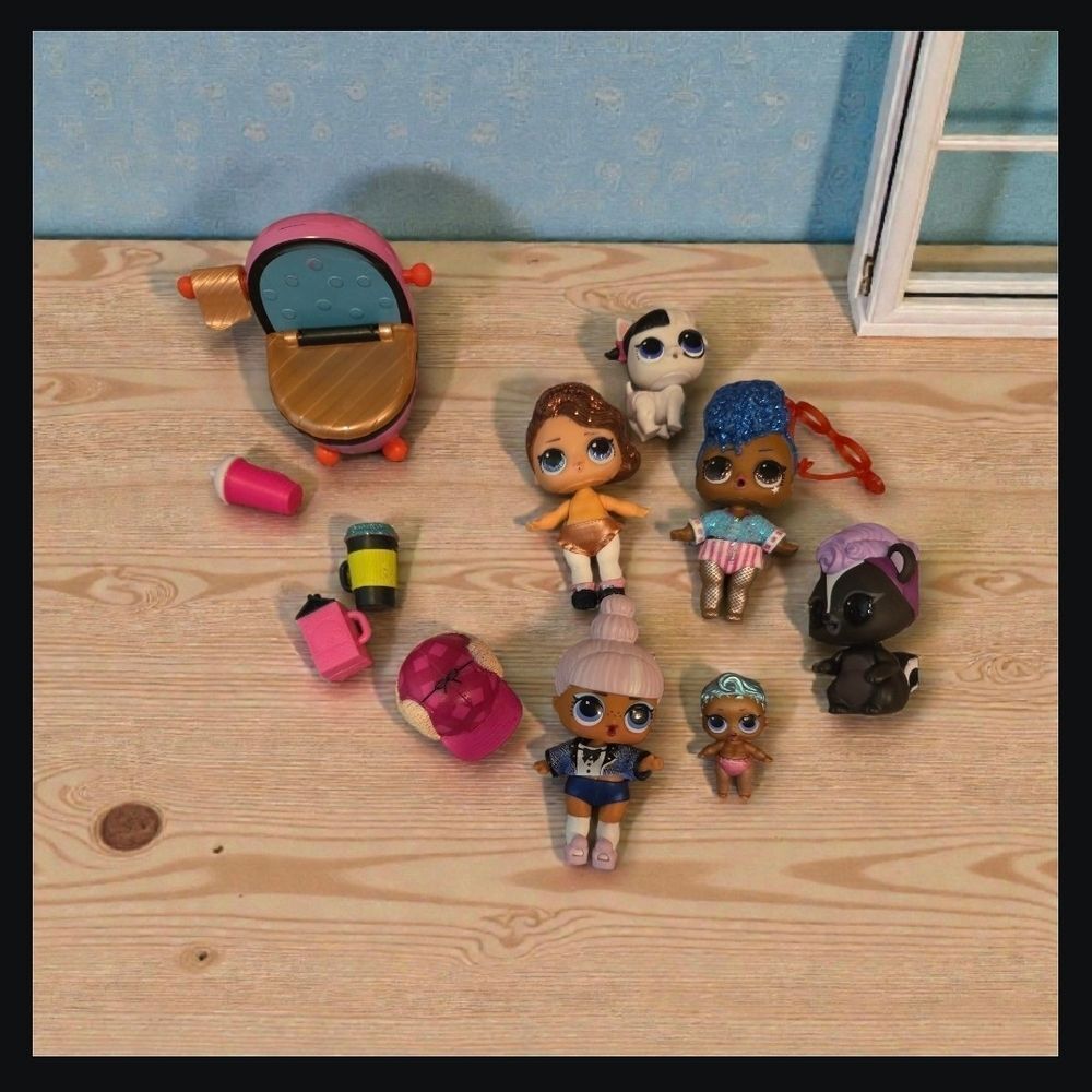 L.O.L. Surprise! Glittery Doll Set with Purple Handle - Picture 3 of 6